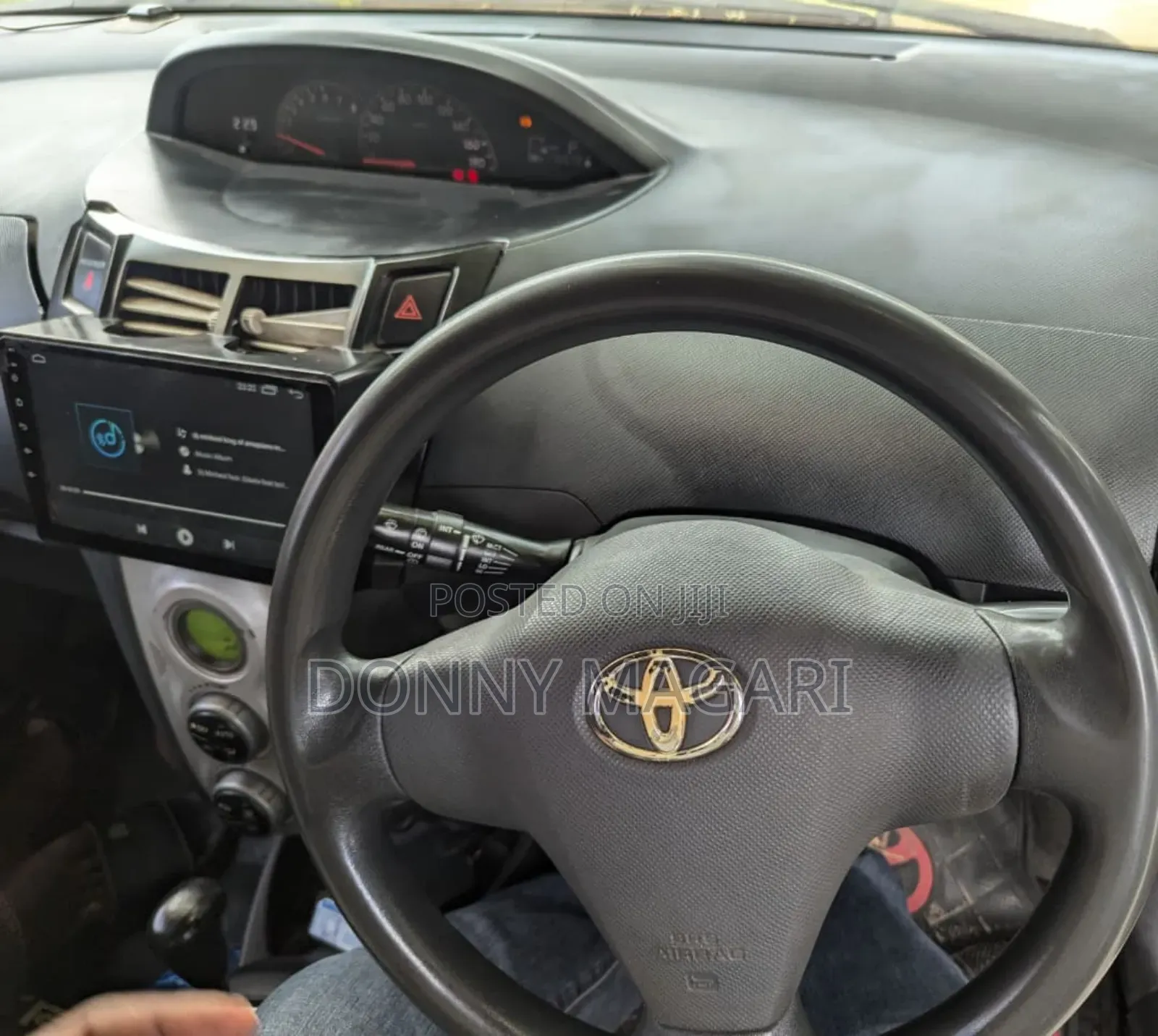 Toyota Vitz 2005 Silver