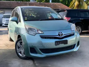 Toyota Ractis 1.3 FWD 2012 Green