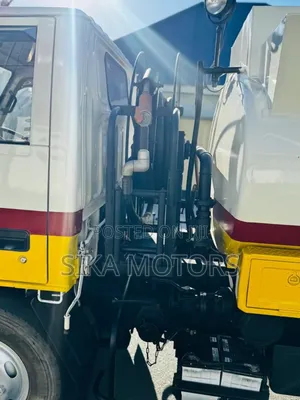 Mitsubishi Mobile Fuel Tanker With Pump