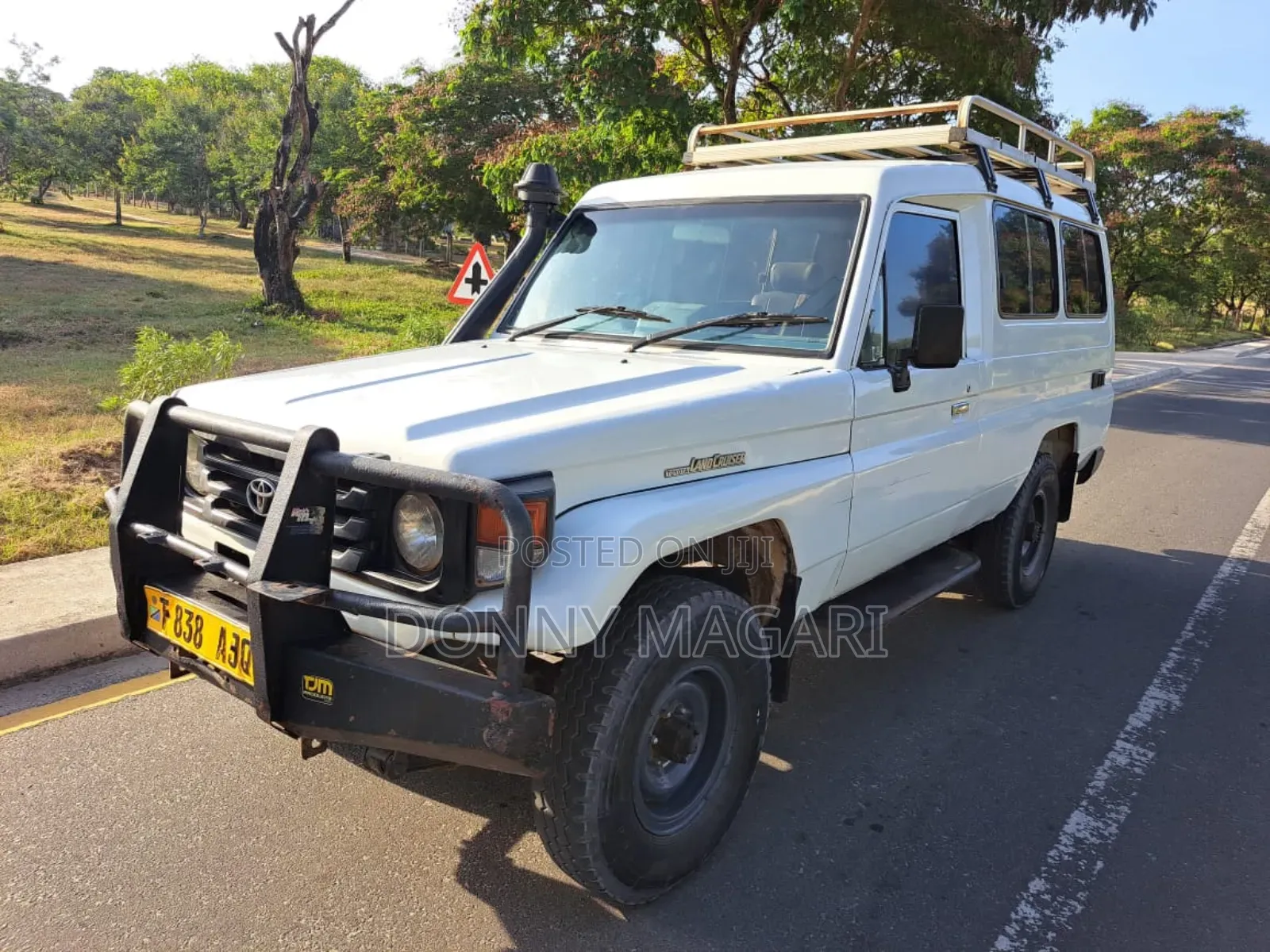 Toyota Land Cruiser 2010 White