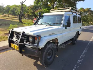 Toyota Land Cruiser 2010 White