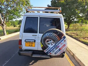 Toyota Land Cruiser 2010 White