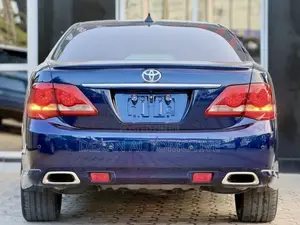 Toyota Crown 2009 Blue