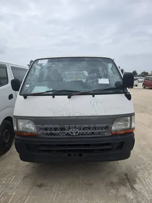 Toyota HiAce 2003 White