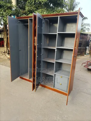 Kabati La Nguo Milango Mi Nne
