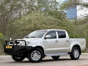 Toyota Hilux 2011 Silver