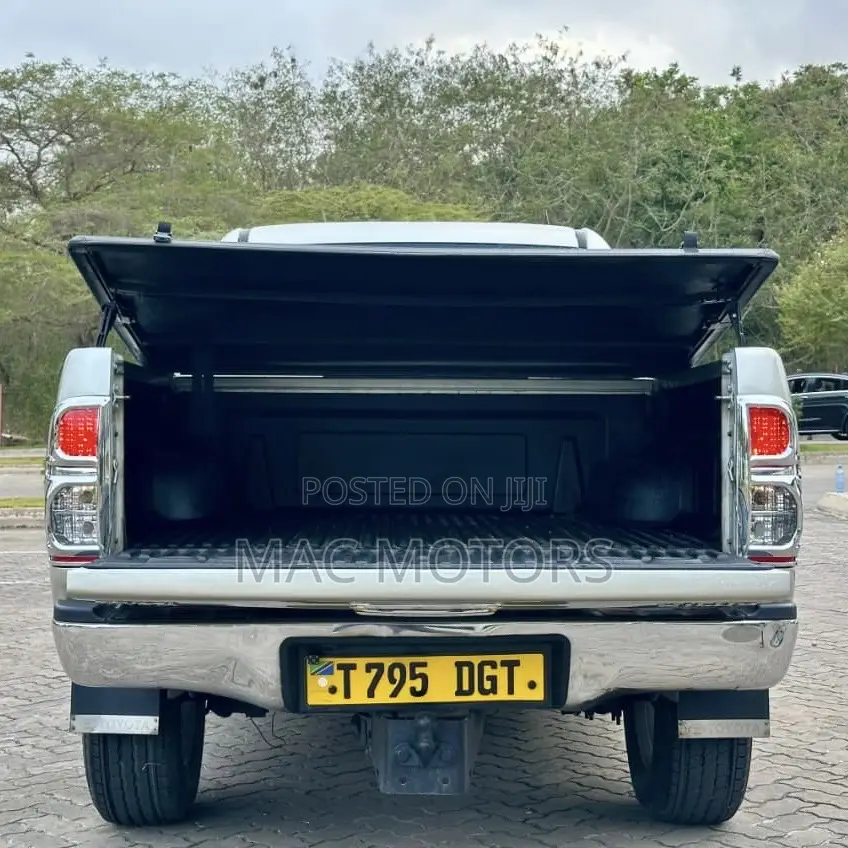 Toyota Hilux 2011 Silver