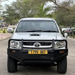 Toyota Hilux 2011 Silver