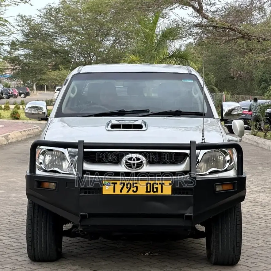Toyota Hilux 2011 Silver