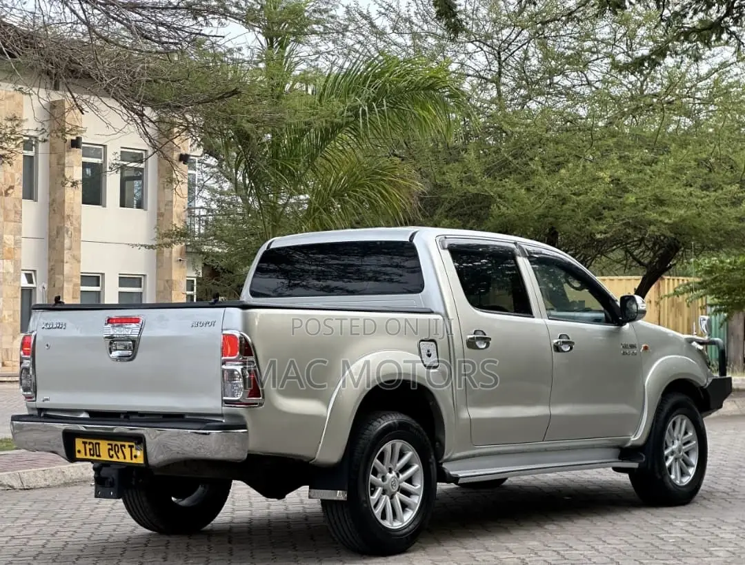 Toyota Hilux 2011 Silver