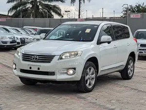 Toyota Vanguard 2011 White