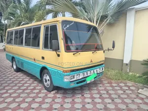 Mitsubishi Fuso Rosa 2004 Yellow