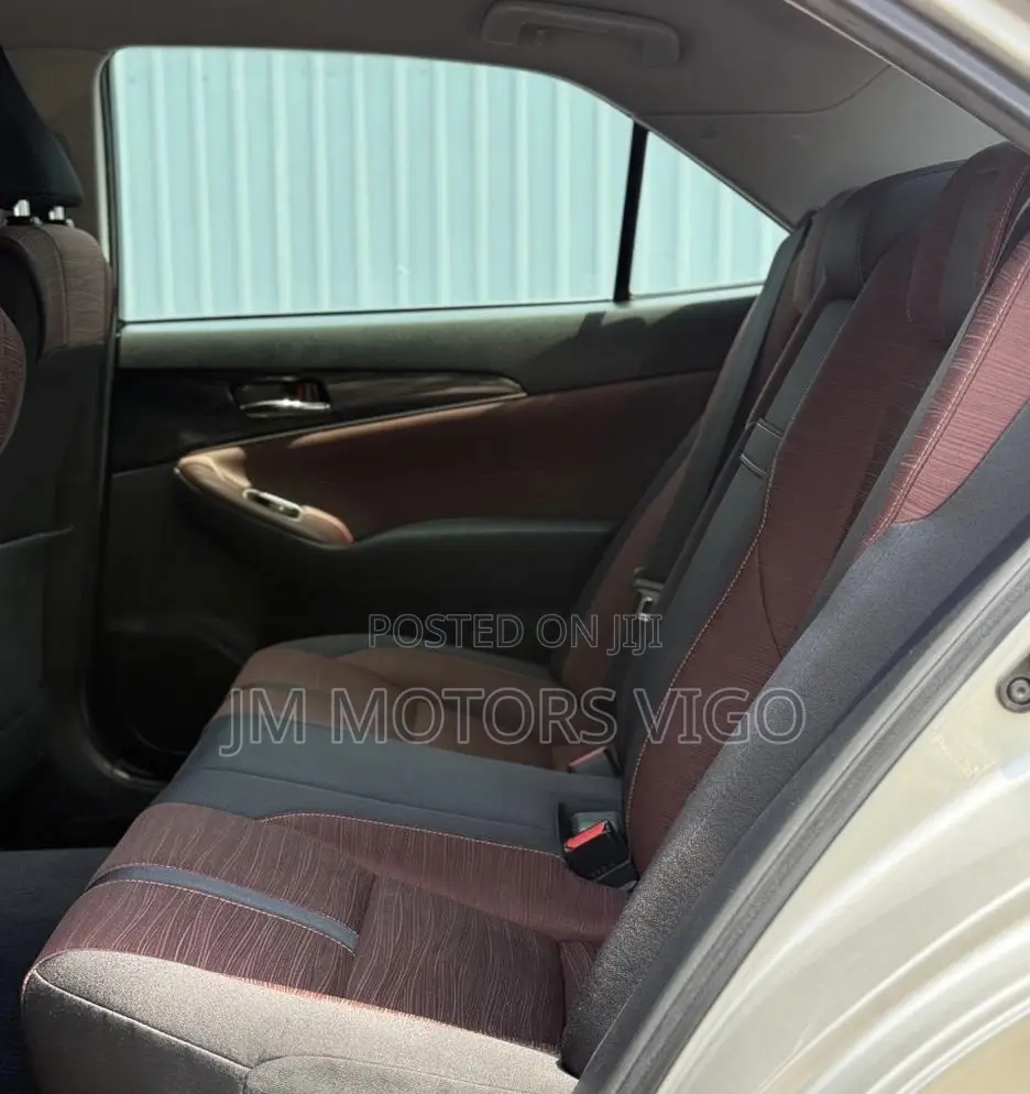 Toyota Crown 2014 Silver