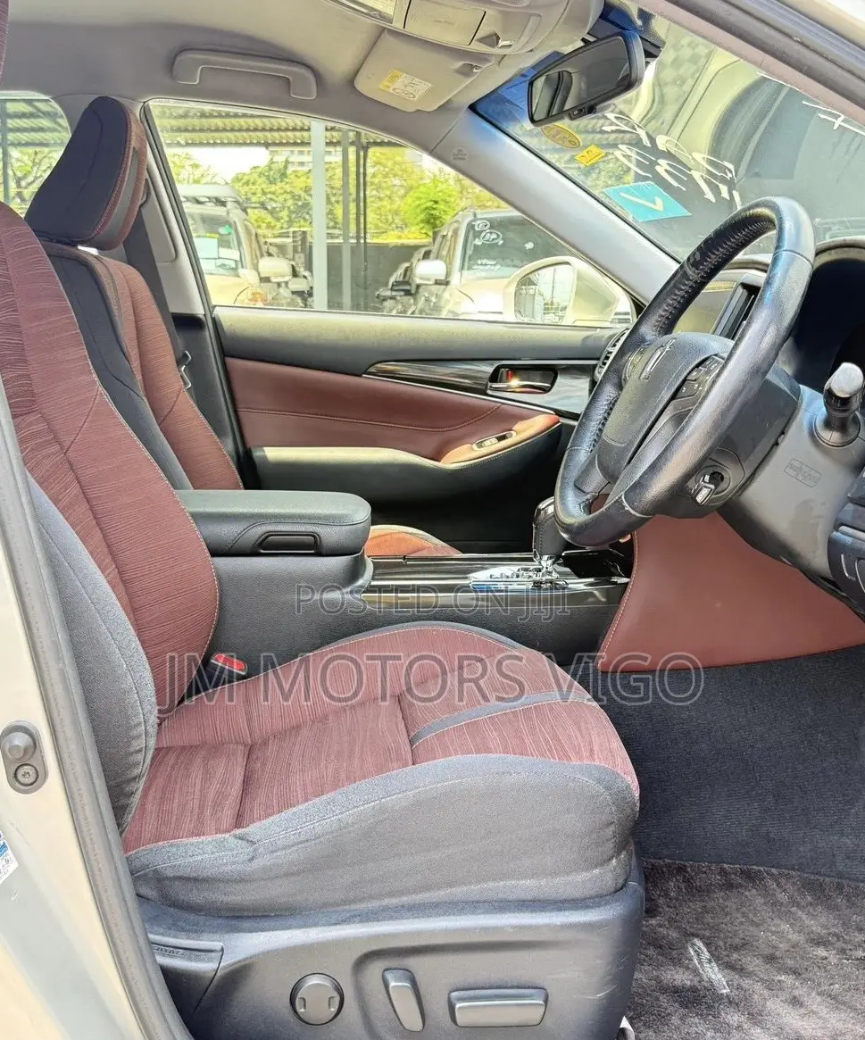 Toyota Crown 2014 Silver