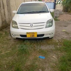 Toyota IST 2004 White