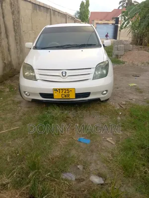Toyota IST 2004 White