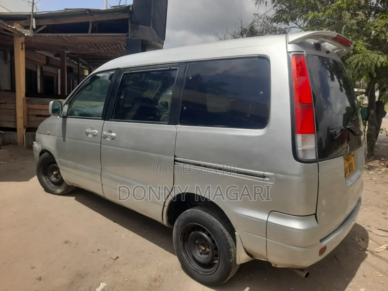 Toyota Noah 2.0 AWD (8 Seater) 2001 Silver