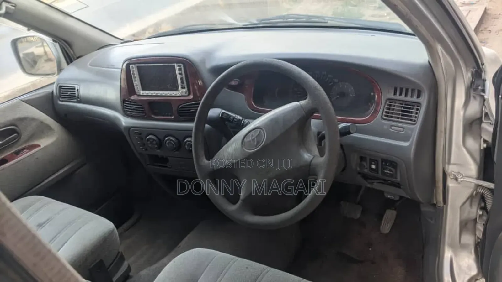 Toyota Noah 2.0 AWD (8 Seater) 2001 Silver