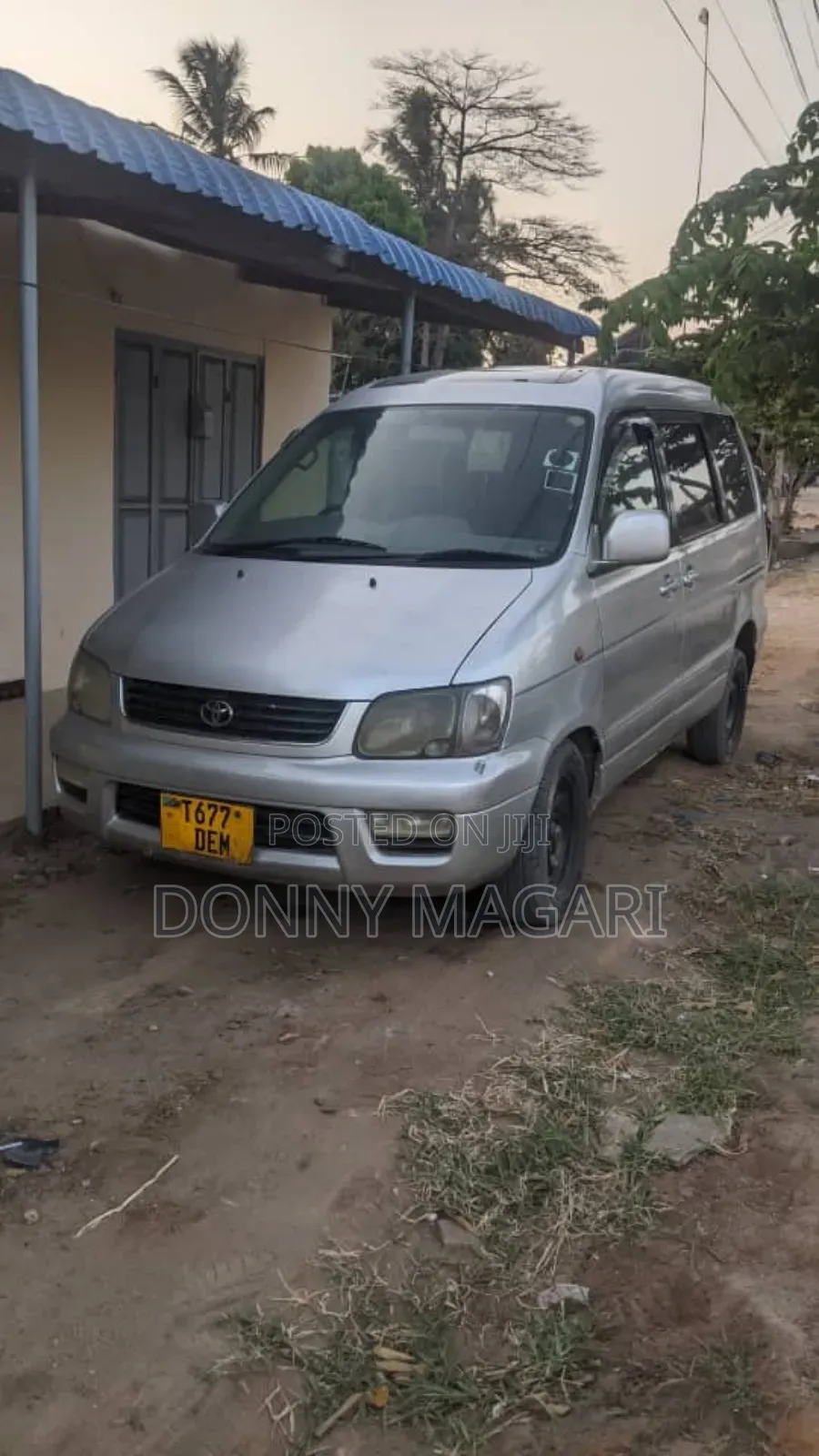 Toyota Noah 2.0 AWD (8 Seater) 2001 Silver