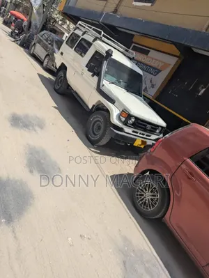 Toyota Land Cruiser 2010 White