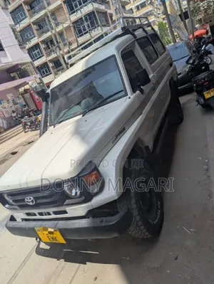 Toyota Land Cruiser 2010 White