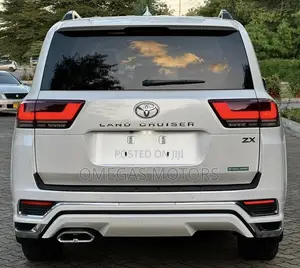 Toyota Land Cruiser LC300 2023 Pearl