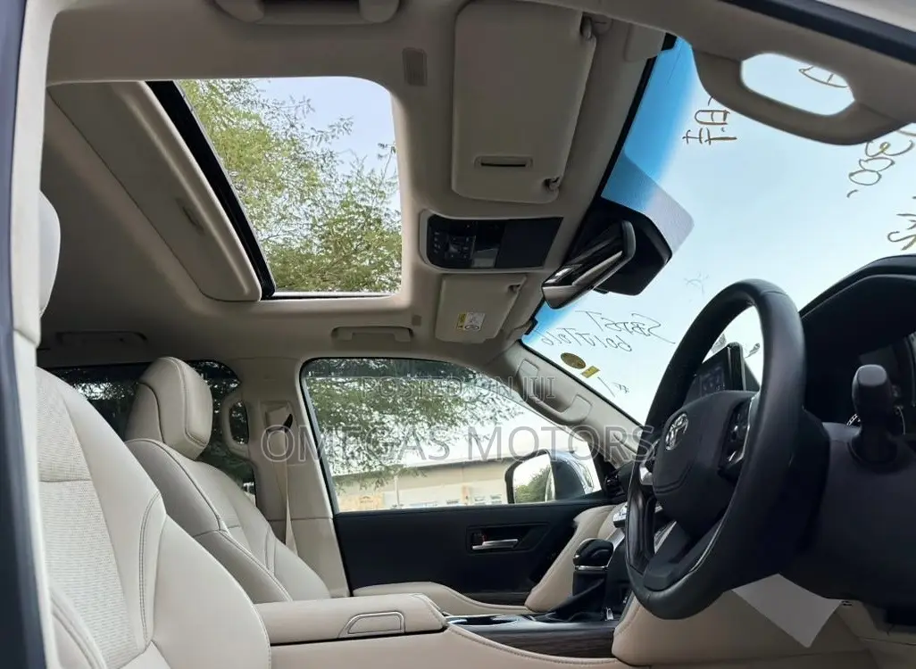 Toyota Land Cruiser LC300 2023 Pearl