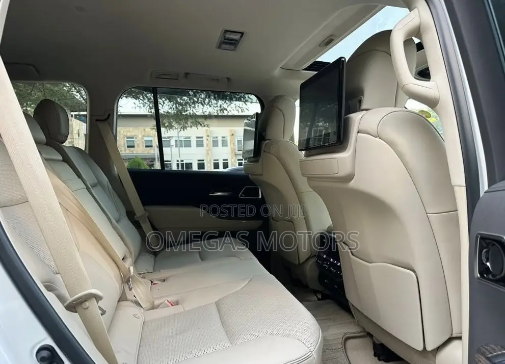 Toyota Land Cruiser LC300 2023 Pearl