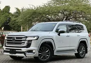 Toyota Land Cruiser LC300 2023 Pearl