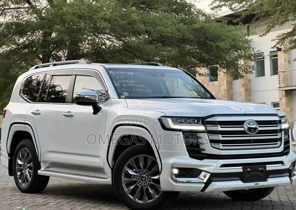 Toyota Land Cruiser LC300 2023 Pearl