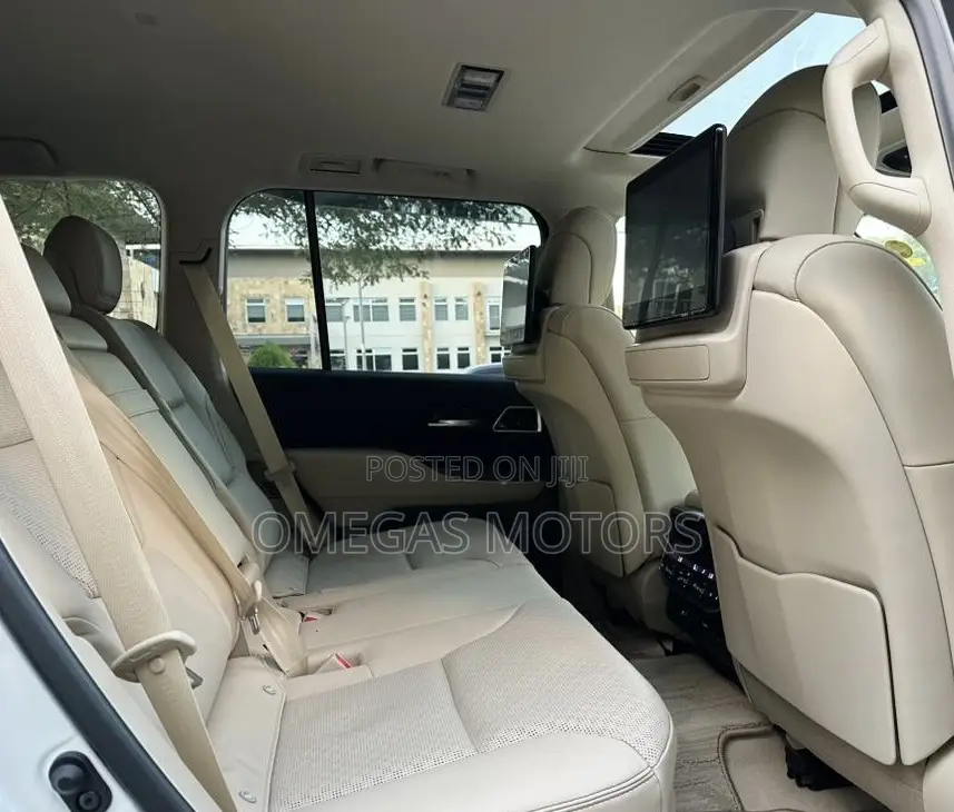 Toyota Land Cruiser LC300 2023 Pearl