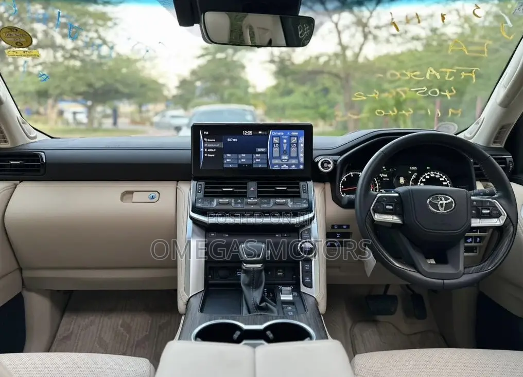 Toyota Land Cruiser LC300 2023 Pearl