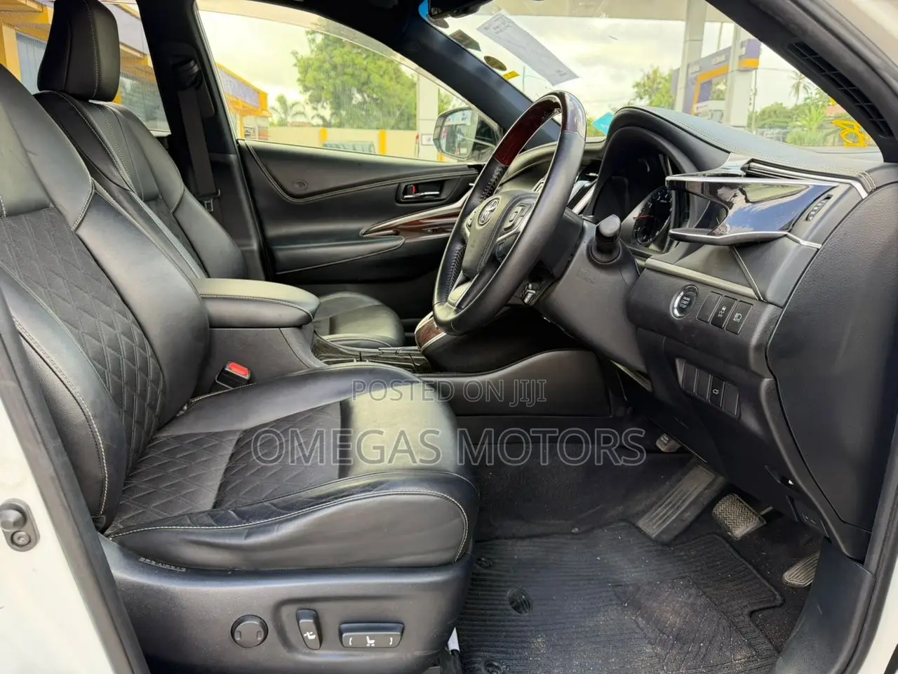 Toyota Harrier 2.0 2015 White