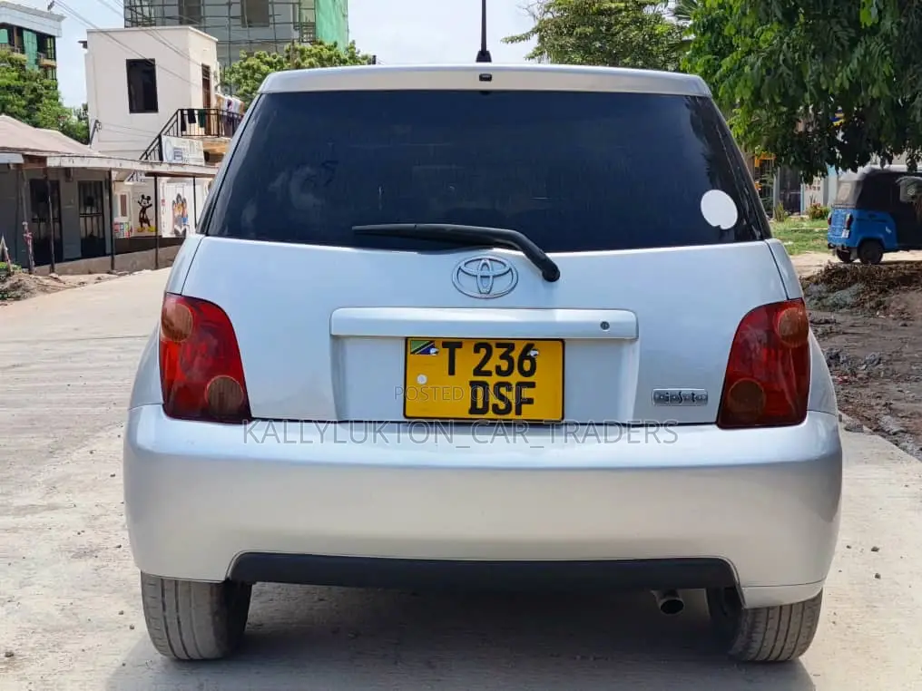 Toyota IST 2003 Silver