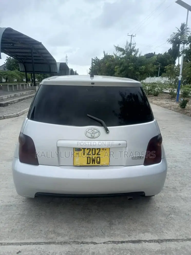 Toyota IST 2003 Silver