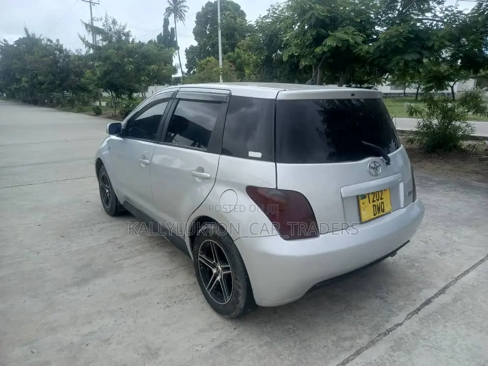 Toyota IST 2003 Silver
