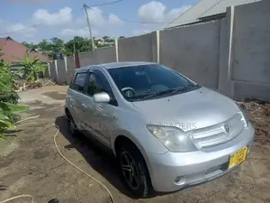 Toyota IST 2003 Silver