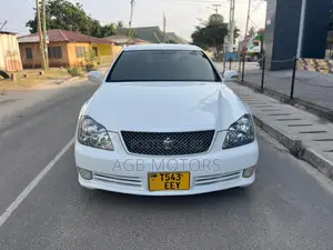 Toyota Crown Royale 2005 White