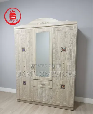 Imported 3-Door Wooden Wardrobe With Mirror and Drawers/Kabati La Nguo