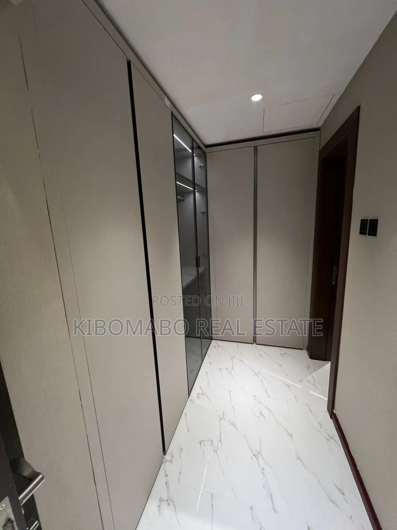 Furnished 2bdrm Apartment in Oyster Bay for sale