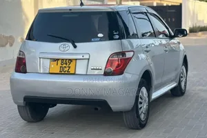 Toyota IST 2005 Silver