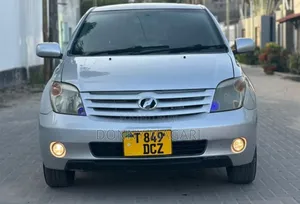 Toyota IST 2005 Silver