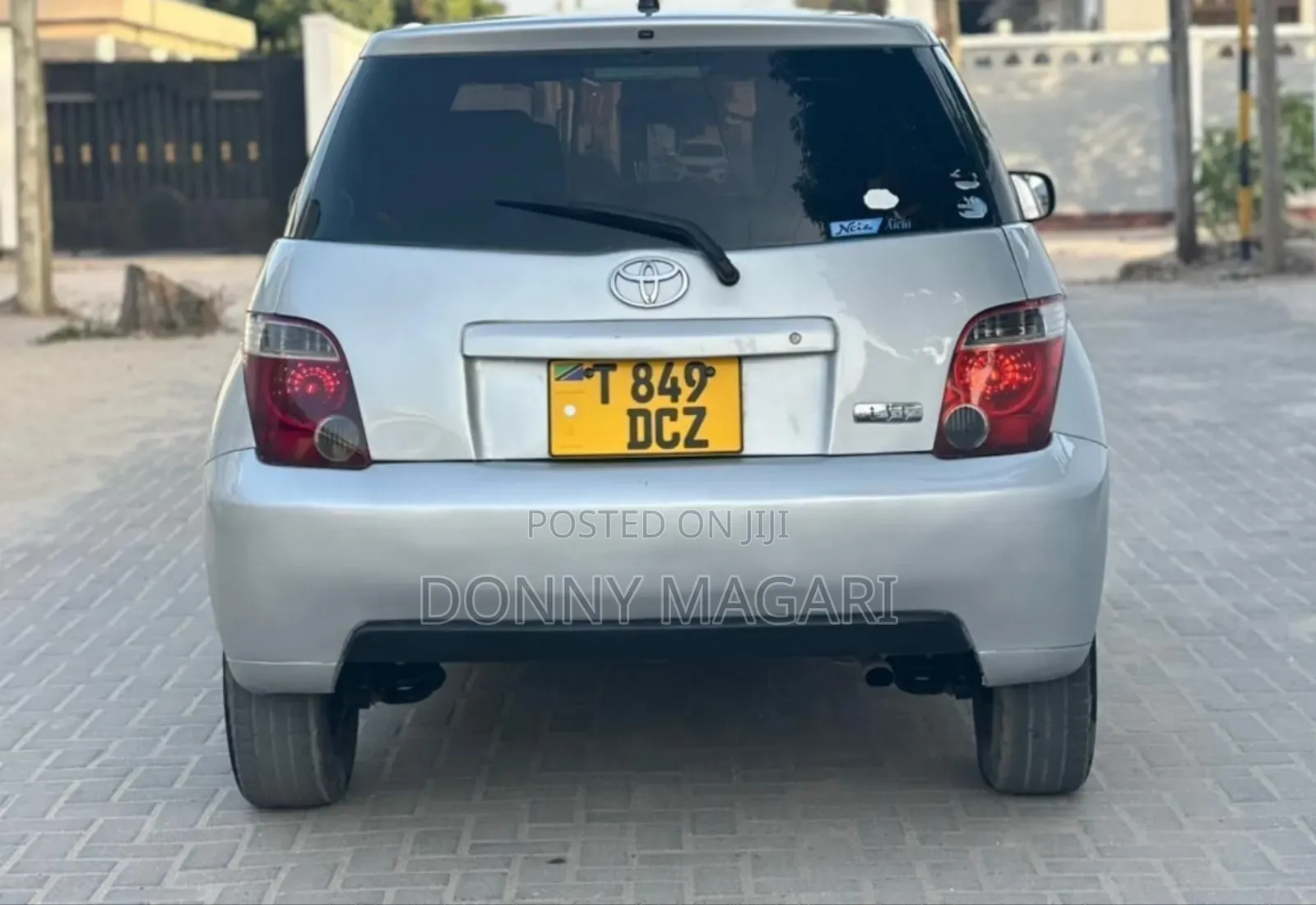 Toyota IST 2005 Silver