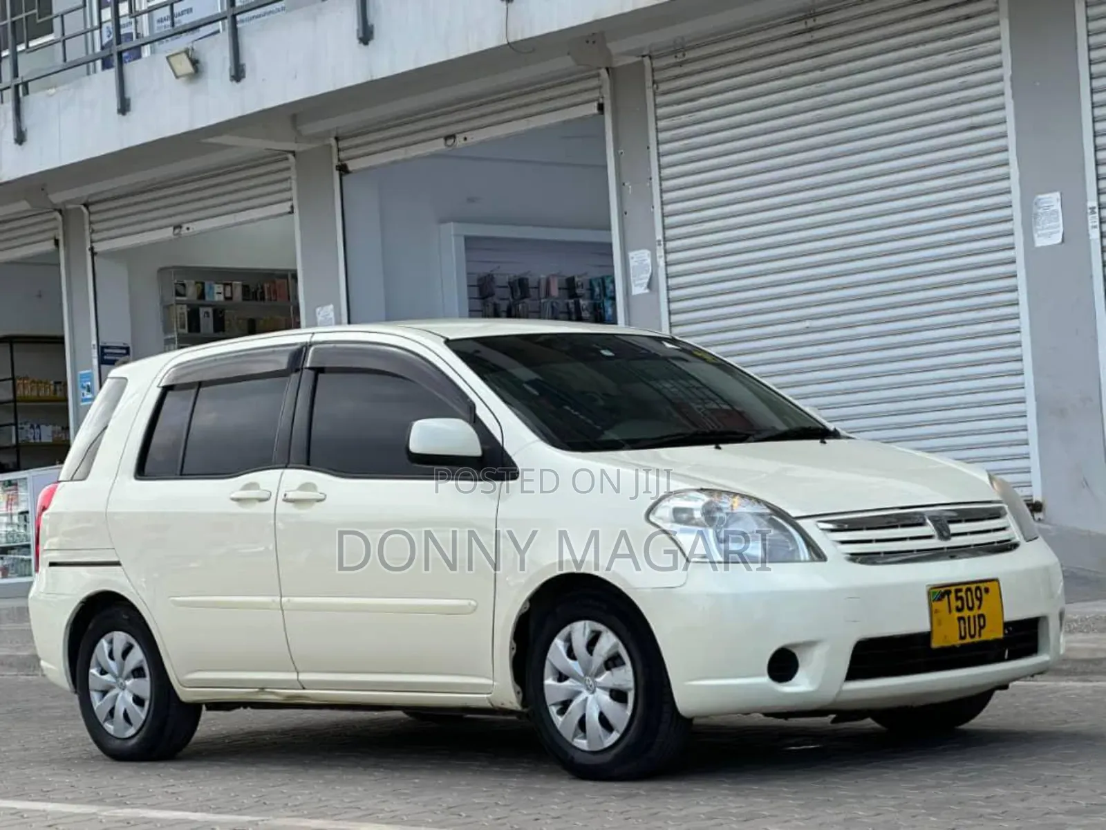 Toyota Raum 2005 Yellow