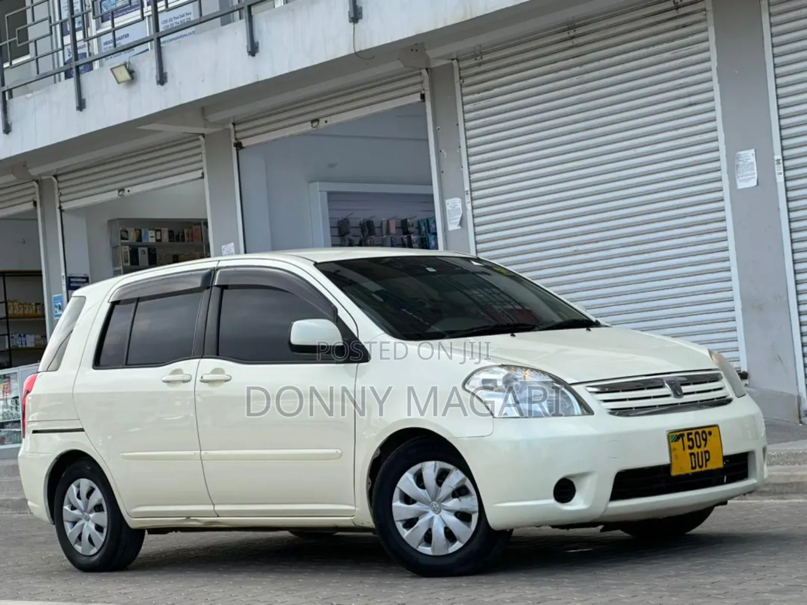 Toyota Raum 2005 Yellow
