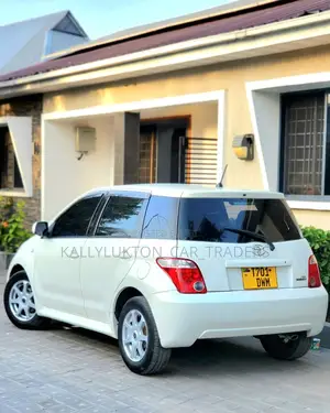 Toyota IST 2004 White