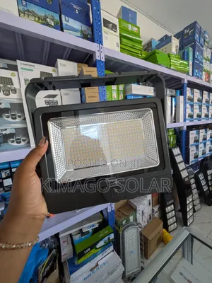 Jipatie Taa Solar Inayo Bebeka Rechargeable Unachaji Na Simu Zako