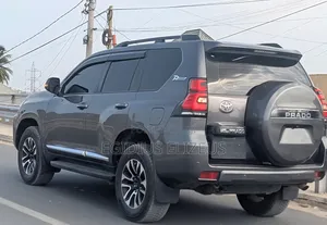 Toyota Land Cruiser Prado 2018 Gray