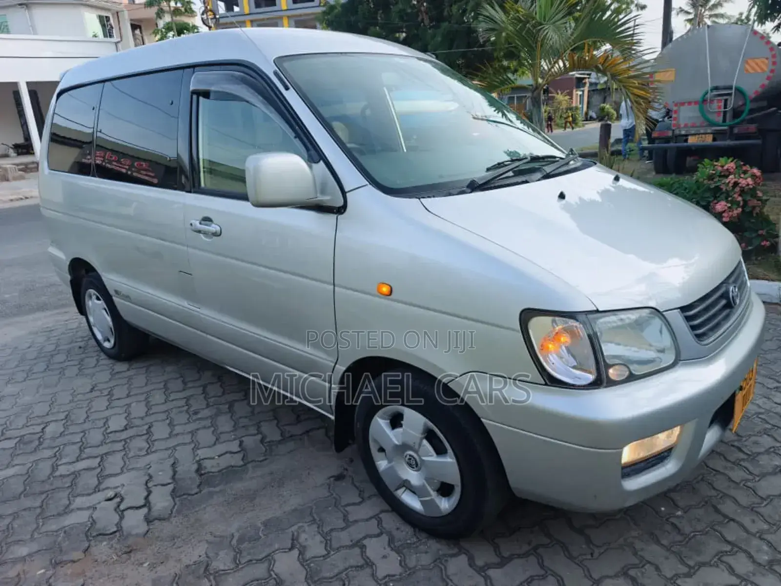Toyota Noah 2001 Silver