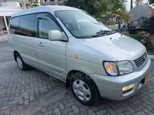 Toyota Noah 2001 Silver